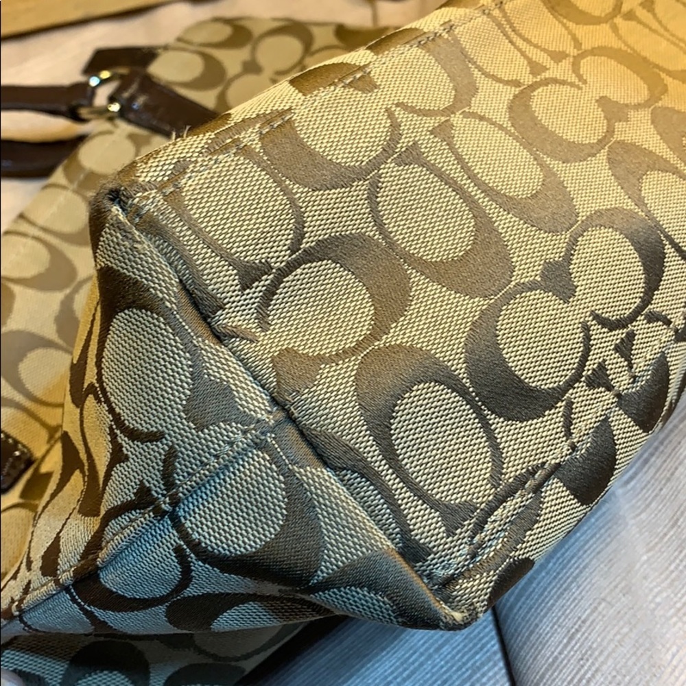 Coach iconic logo canvas/leather everyday tote - Picture 4 of 16